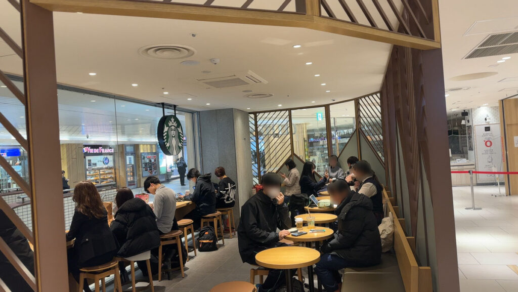 スターバックスコーヒー セレオ甲府店　カウンター席